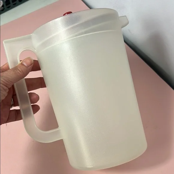 Tupperware Classic Pitcher - Picture 3 of 7